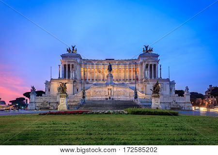 Vittoriano, Monumento Nazionale a Vittorio Emanuele II  in sunset