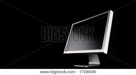 LCD Monitor izolované na černém pozadí.