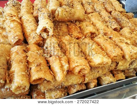 Diples Or Thiples Traditional Greek Christmas Dessert - Sweet Dessert Icon With Honey