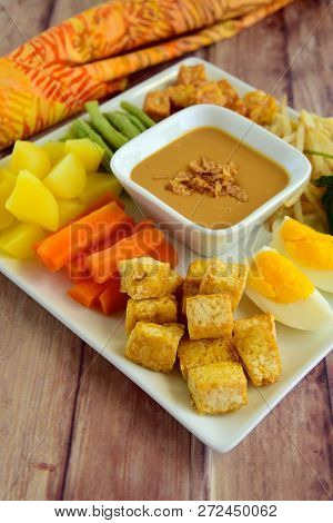 Gado-gado, Traditonal Indonesian Food. Boiled Vegetable, Egg, Tempeh, Tofu And Potato Served With Pe
