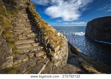 Whaligoe Steps - Steep Stony Stairs Leads All The Way Down To The Small Beach Below High Cliffs Near