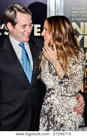 นิวยอร์ก - 07 ธันวาคม: นักแสดงหญิง Sarah Jessica Parker และ Matthew Broderick และโพสท่าสำหรับถ่ายภาพ d