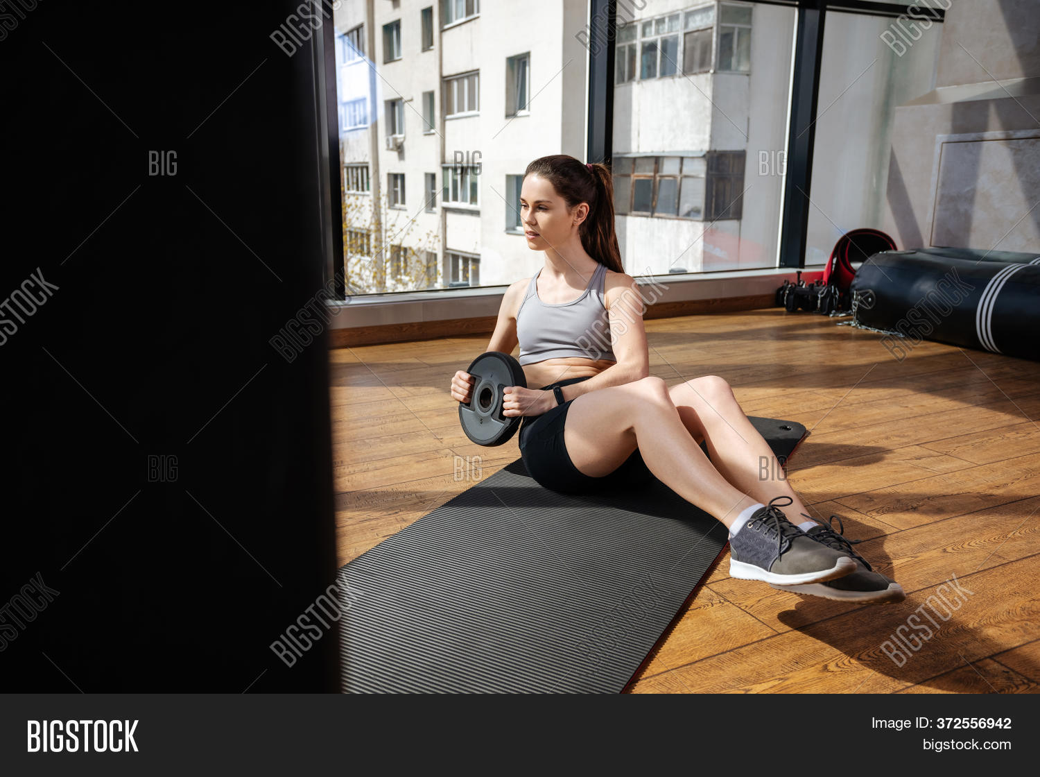 Woman Doing Sit Ups Image & Photo (Free Trial) | Bigstock