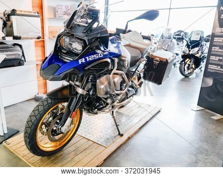 Bordeaux , Aquitaine / France - 02 15 2020 : Bmw 1200 Gs L.c Adventure Motorcycle Bike In Motorbike 