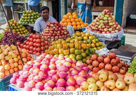 Bogra, Bangladesh - November 7, 2016: Fruit Seller In Bogra Bangladesh