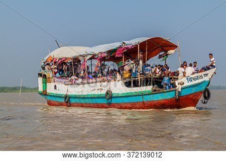 Dublar Char, Bangladesh - November 14, 2016: Hindu Pilgrims On Their Boat After Rash Mela Festival A