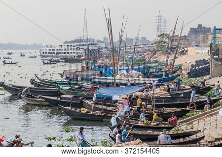 Dhaka, Bangladesh - November 22, 2016: Wooden Boats At Buriganga River In Dhaka, Bangladesh