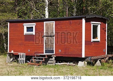 A Simple And Mobile Summer House In Red Wood