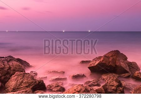 The beauty of the rocks along the coast with clear sky.Koh Lan island,Chonburi,Thailand. Styl 2