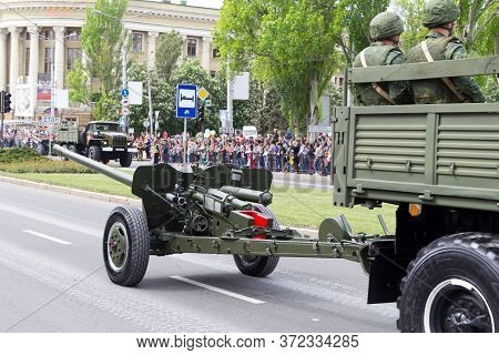 Donetsk, Donetsk Peoples Republic, Ukraine, May 9, 2018. A Convoy Of Military Vehicles With Artiller
