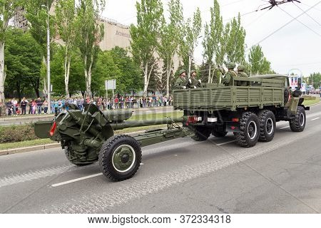Donetsk, Donetsk Peoples Republic, Ukraine, May 9, 2018. A Convoy Of Military Vehicles With Artiller