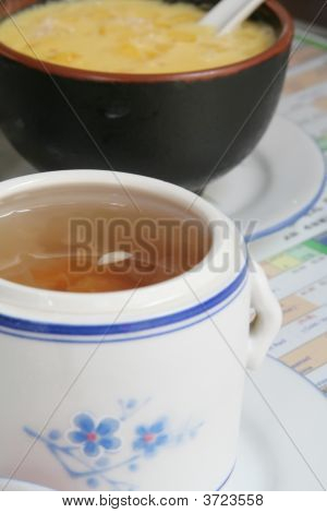 Kinesisk medicin naturlægemidler suppe og Mango Sago Dessert