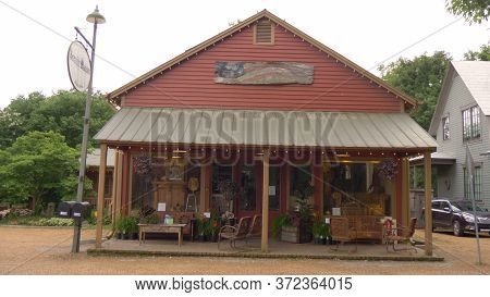 Serenite Maison House At Leipers Fork - Leipers Fork, Usa - June 17, 2019