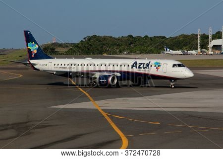 Salvador, Bahia / Brazil - September 21, 2012: Embraer -195 Of Azul Linhas Aereas Is Seen In The Cou