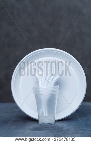 disposable plates and glasses