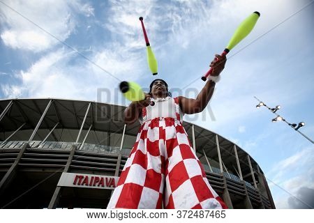 Salvador, Bahia / Brazil - December 20, 2017: Juggler Member Of Circo Picolino Is Seen During An Eve
