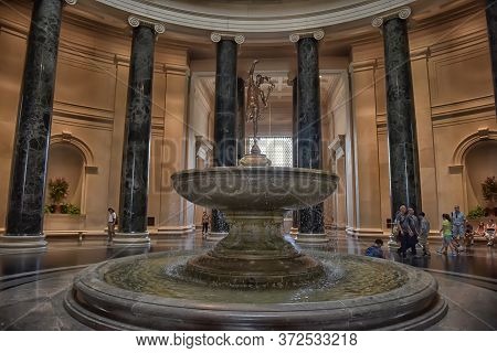 Washington, Usa  24,06,2016 Hall Of The National Gallery Of Art, A National Art Museum In Washington