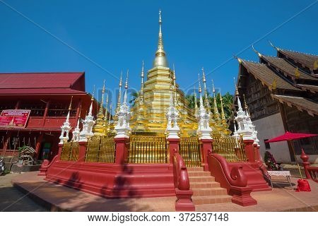 Chiang Mai, Thailand - December 19, 2018: Chedi Of The Ancient Buddhist Temple Wat Phantao On A Sunn