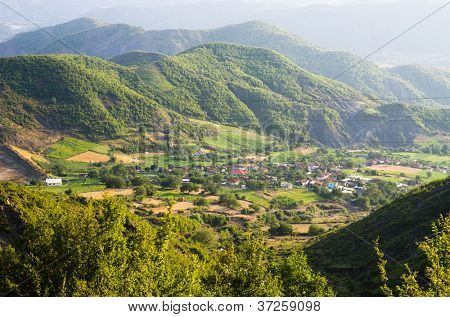 paesaggio delle highlands sulla strada da Tirana a Elbasan (Gracen)