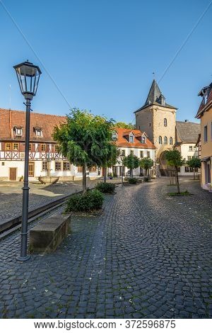 Rapportierplatz With Water Fountain And Untertor In Meisenheim, Germany