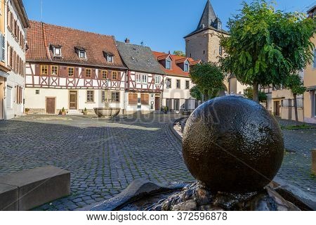 Rapportierplatz With Water Fountain And Untertor In Meisenheim, Germany