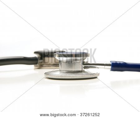 Elementos médicos isolados no branco