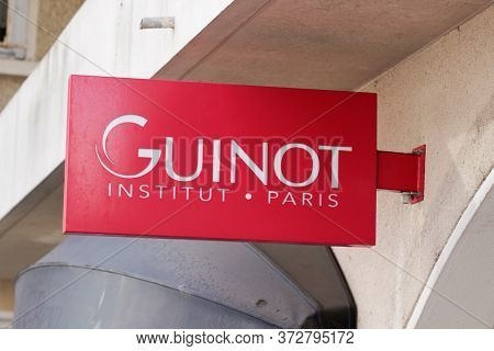Bordeaux , Aquitaine / France - 01 15 2020 : Guinot French Shop Cosmetics  Perfume Red Logo Sign Sto