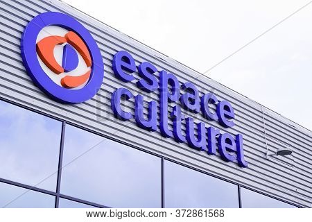 Bordeaux , Aquitaine / France - 09 27 2019 : Store Logo Espace Culturel Leclerc Store E.leclerc Sign