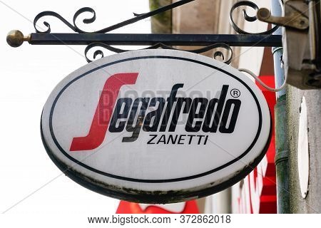 Bordeaux , Aquitaine / France - 01 15 2020 : Segafredo Zanetti Sign Logo Cafe Coffee Shop Leading It