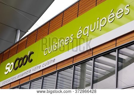 Bordeaux , Aquitaine / France - 02 24 2020 : Socooc Store Chain Brand Logo So Cooc Kitchen Equipment