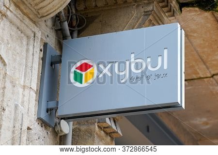 Bordeaux , Aquitaine / France - 06 14 2020 : Oxybul Eveil Et Jeux Logo Sign Of Store For Kids Childr