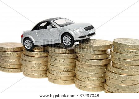 Coche conduciendo por monedas