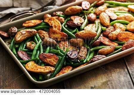Roasted Crispy Fingerling Potatoes With Green Beans On A Sheet Pan With Herbs And Spices, Spring Sid