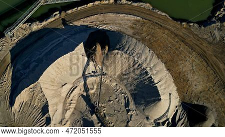 Shaft And Countercurrent Of Water Remove Unwanted Fine Particles And Clay From Aggregate. Gradually,
