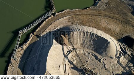 Shaft And Countercurrent Of Water Remove Unwanted Fine Particles And Clay From Aggregate. Gradually,