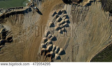 Shaft And Countercurrent Of Water Remove Unwanted Fine Particles And Clay From Aggregate. Gradually,