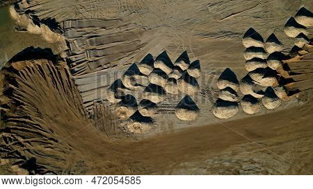 Shaft And Countercurrent Of Water Remove Unwanted Fine Particles And Clay From Aggregate. Gradually,