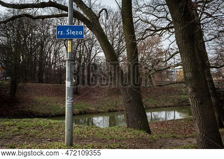 Wroclaw, Poland - February 26, 2023: Sleza River And A Sign Board Along Ostrowskiego Street.