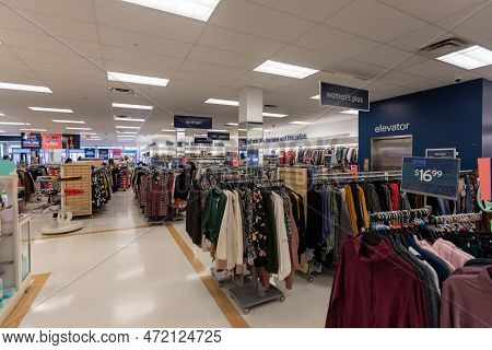 Philadelphia, Pennsylvania - September 29, 2019: Marshalls Department Store In Philadelphia, Pennsyl