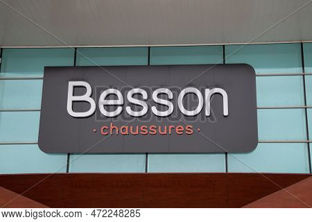 Bordeaux , Aquitaine  France - 02 25 2023 : Besson Chaussures Sign Logo And Text Brand Facade Front 