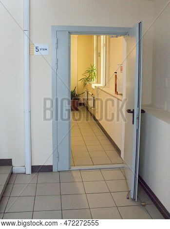 Office Center, Open Door, 5th Floor, Sign 5 Floor