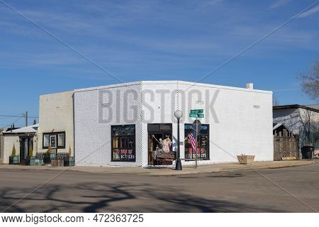 Willcox, Az, Usa - Jan. 19, 2023: Buffalo Sisters Trading Post At 200 N Railroad Avenue In Historic 