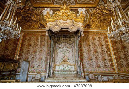 Parigi - 16 aprile: Camera Royal con interni di abiti di lusso su 16 aprile 2010. Il Pala di Versailles