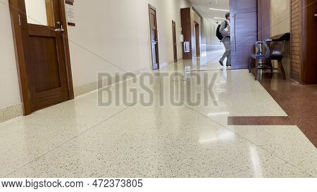 Augusta, Ga Usa - 01 26 23: Richmond County Courthouse Lawyer Walking In To Courtroom