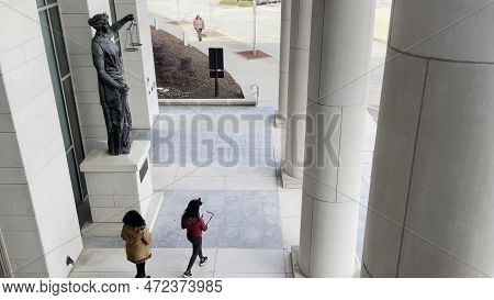 Augusta, Ga Usa - 01 26 23: Richmond County Courthouse People Exiting