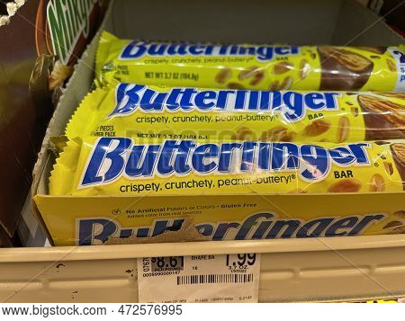 Grovetown, Ga Usa - 03 12 23: Grocery Store Butterfinger Candy Bars