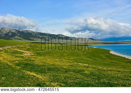 The Mountains And Waters Around Tarim Lake Are Very Dazzling And Unpredictable