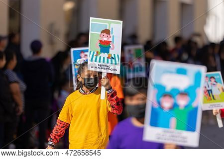 Matamoros, Tamaulipas, Mexico - November 26, 2022: The Desfile Del 20 De Noviembre, Adults And Child
