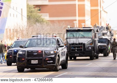 Laredo, Texas, Usa - February 19, 2022: The Anheuser-busch Washington's Birthday Parade, Ford Explor