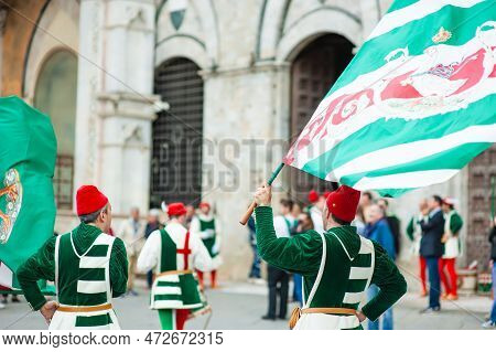 Siena, Italy - July 2013: The Noble Contrada Dell'oca On The Corteo Storico, A Historical Costume Pa